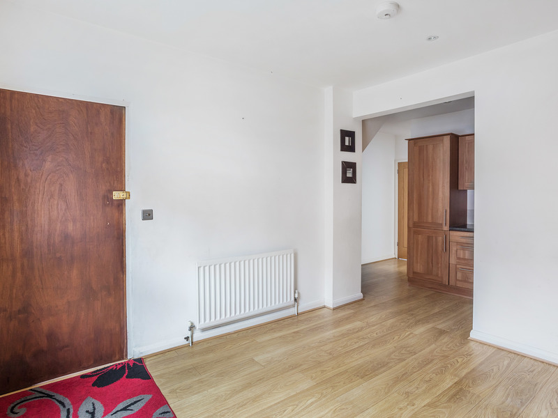 1 Bed Apartment To Rent in Redhill